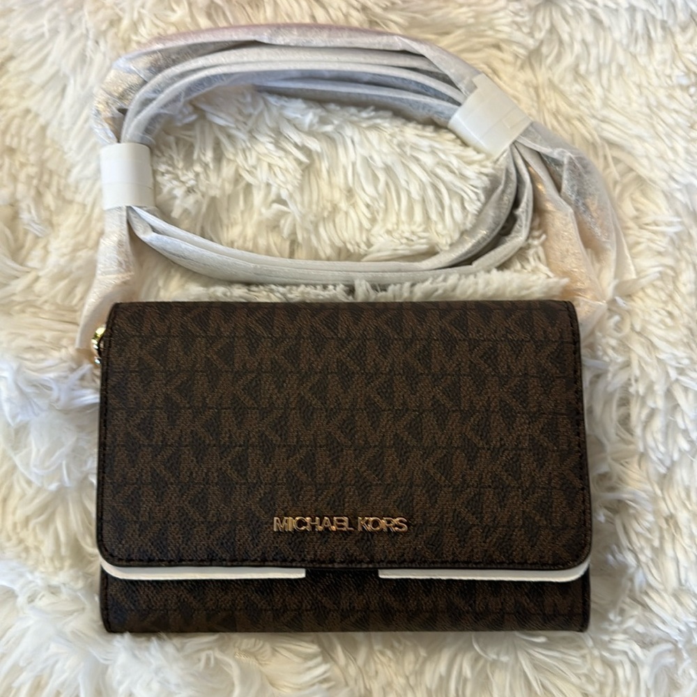 Brandnew MK Phone Wallet on Chain